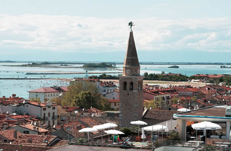 Grado veduta dall’alto della Laguna.  In primo piano il campanile della Basilica di Sant’Eufemia.